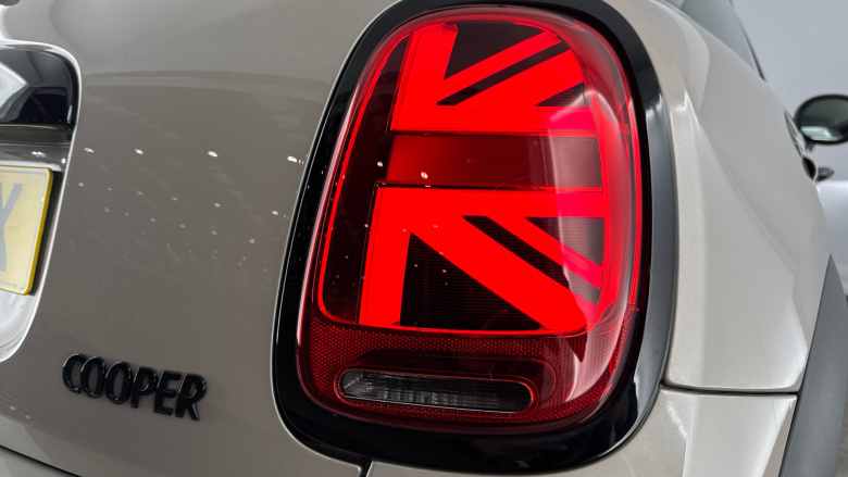 MINI Hatchback 1.5 Cooper Sport 3dr Auto Petrol Hatchback